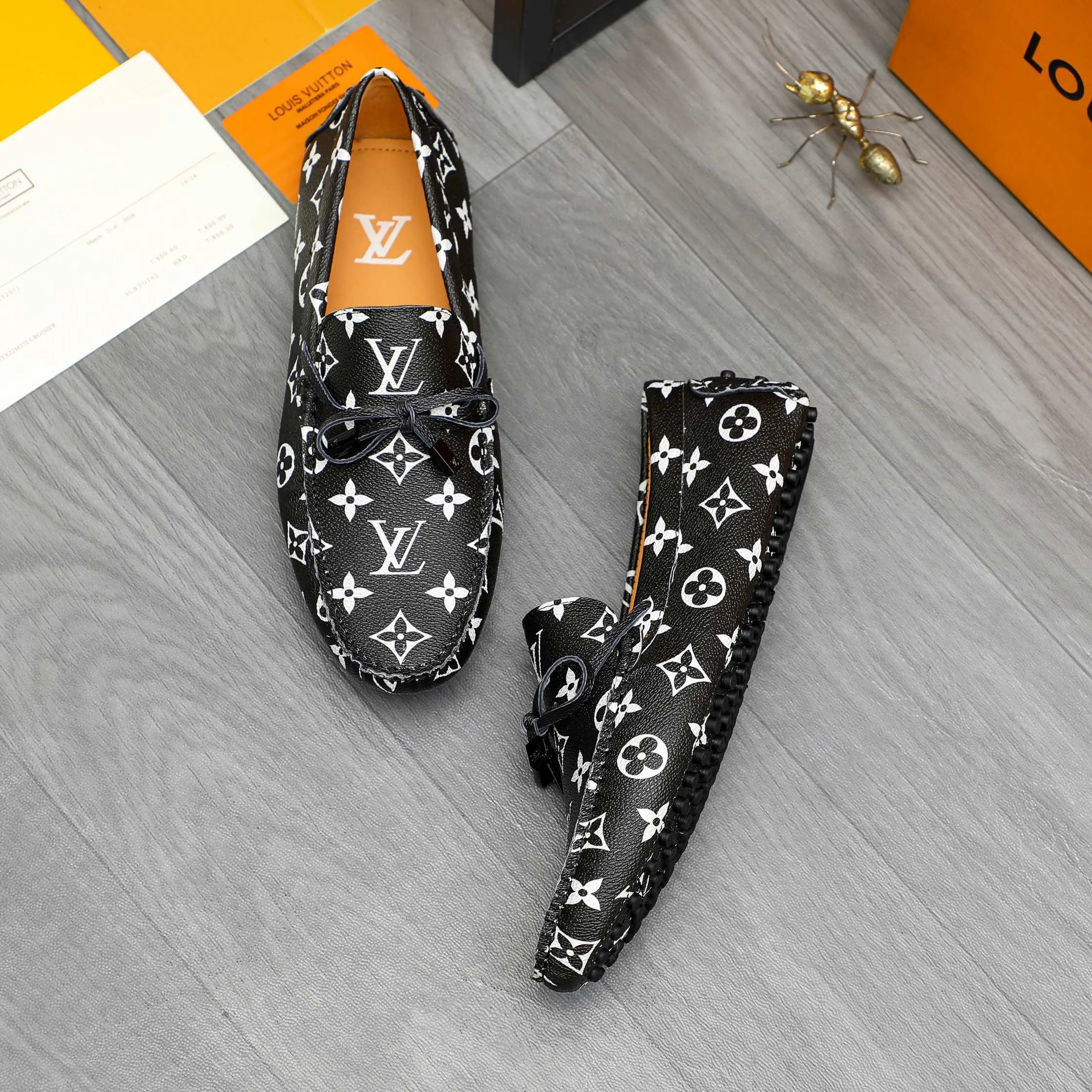 Men's shoes💰380 Product trademark: LV "Louis Vuitton" casual beanie shoes Regular size: 38-45 (45 is custom-made and non-returnable) Product materials: Selected printed cowhide upper, pigskin lining, rubber bean outsole